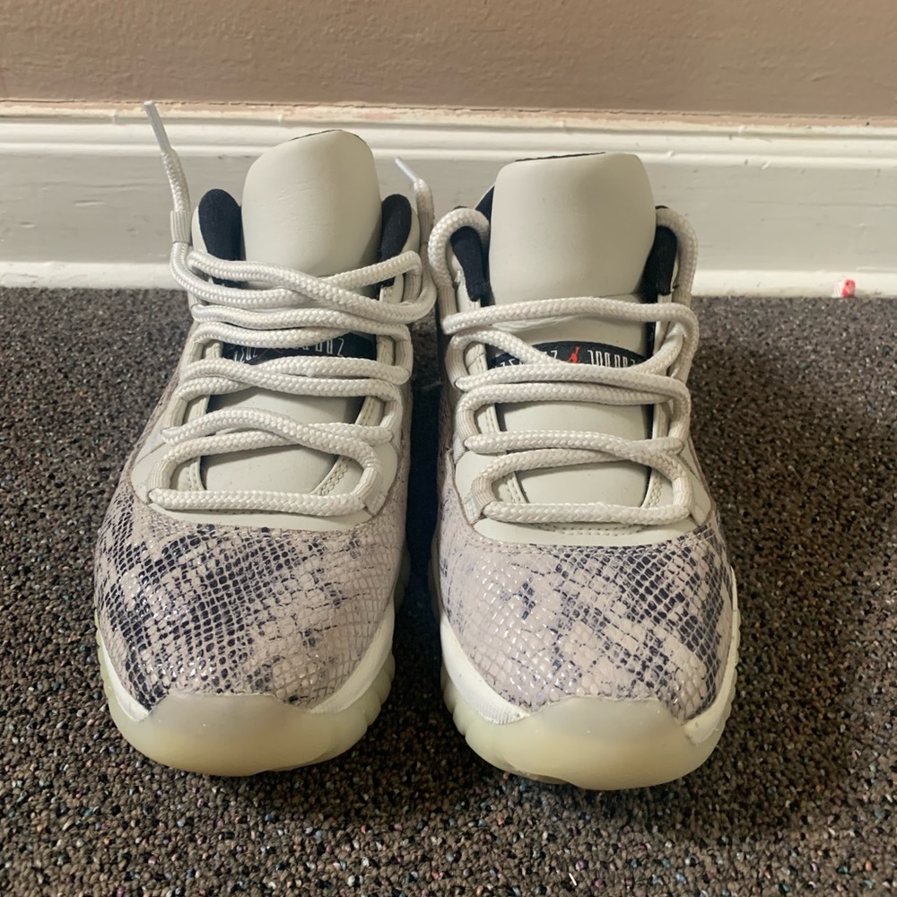 Jordan Retro 11 Light Bone Size-8.5